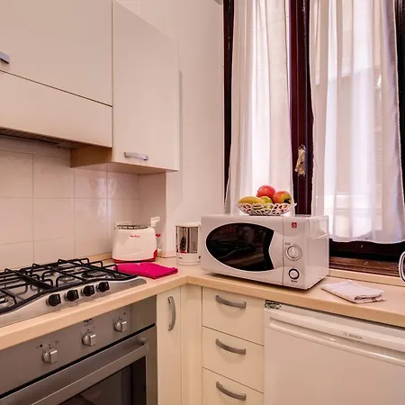 Navona Flowers Apartment *