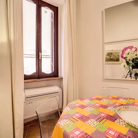 Navona Flowers Apartman *