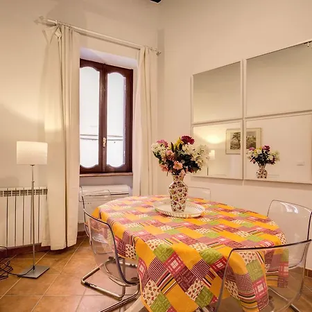 Navona Flowers Apartman